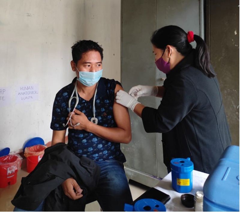 Dr Hukiye Chopy, MO, CHC Aboi receives the first vaccine from Aboi sub-division during the launch of COVID-19 vaccination drive for healthcare workers under Aboi sub-division at Community Health Centre, Aboi on January 20. In a short programme, Pastor Mongnyei urged the people not to panic, and dispel rumours and misconceptions regarding the vaccine. (DIPR Photo)
